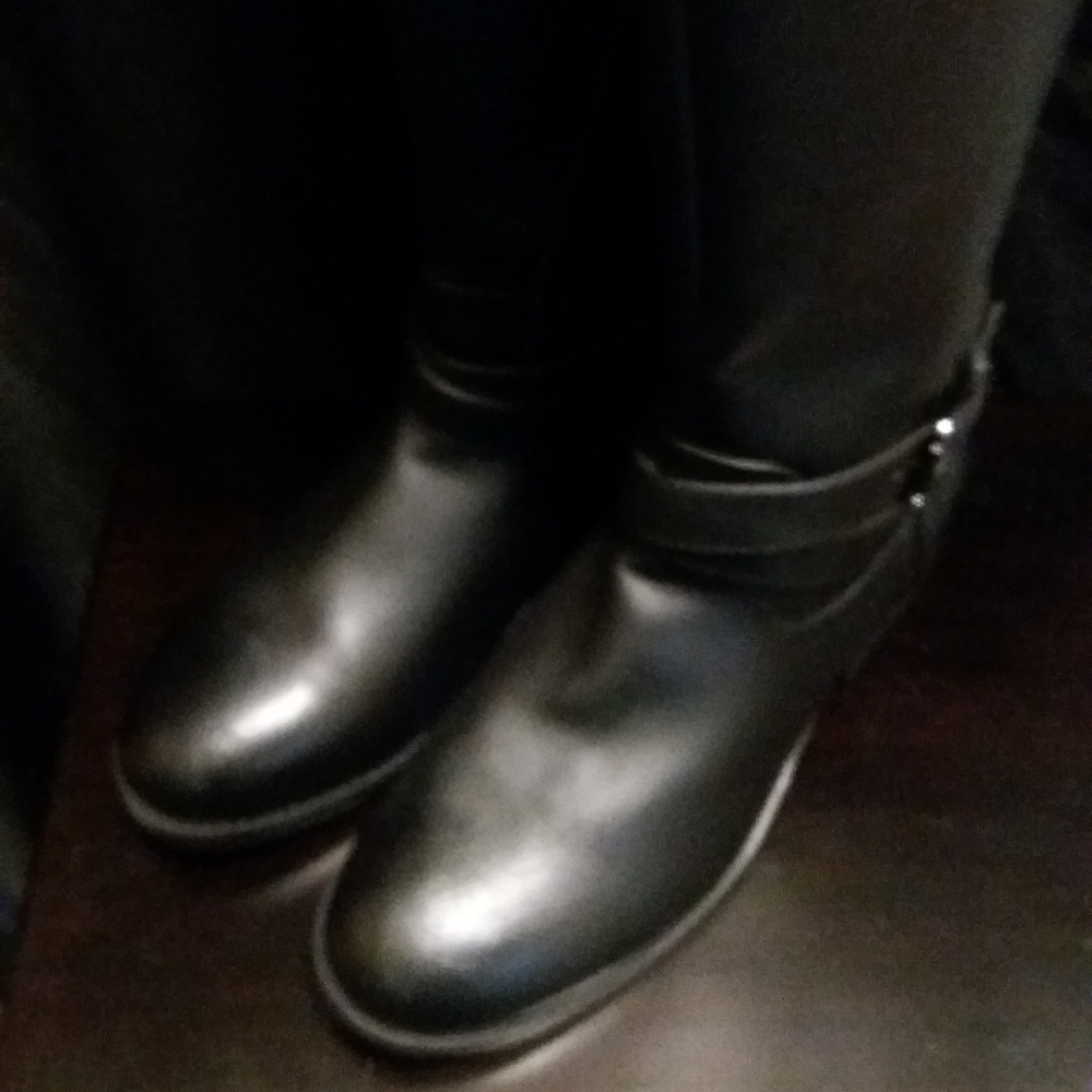 Excellent black leather zippered boots - Picture 3 of 6